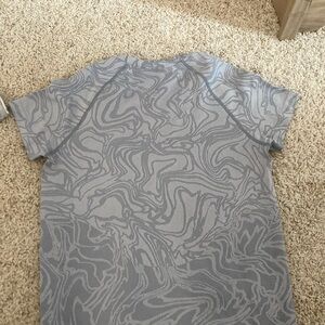 LuLulemon swiftly tech grey design shirt sleeve
